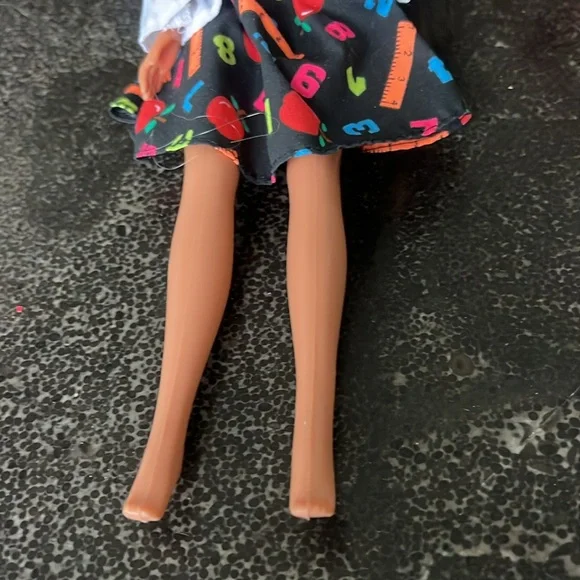 EUC Vintage 1995 teacher Barbie doll dark brown hair - Picture 3 of 6